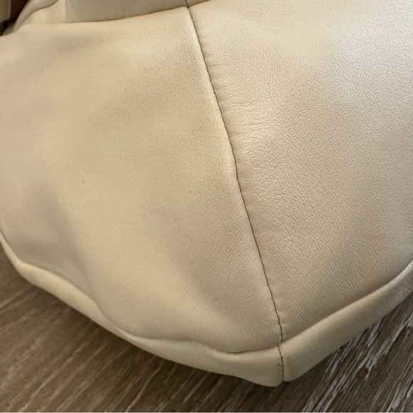 Coach Elegant Cream Leather Shoulder Bag - Picture 16 of 16